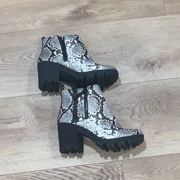 Mix No. 6 Shoes - Snakeskin print booties